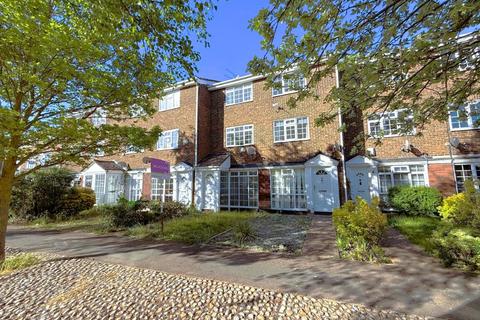 4 bed property, in Tilbury Road, £280,000