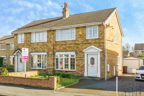 3 bed property, in Thornleigh Croft, £240,000