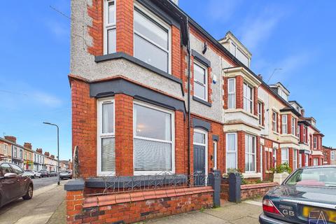 5 bed property, in Grant Avenue, £375,000