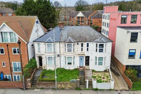 7 bed property, in London Road, £1,800,000