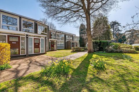 3 bed property, in Templemere, £550,000