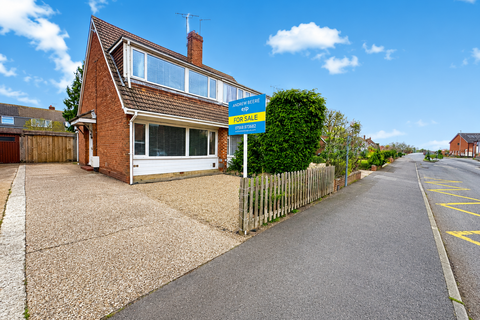 3 bed property, in Cuckoo Lane, £280,000
