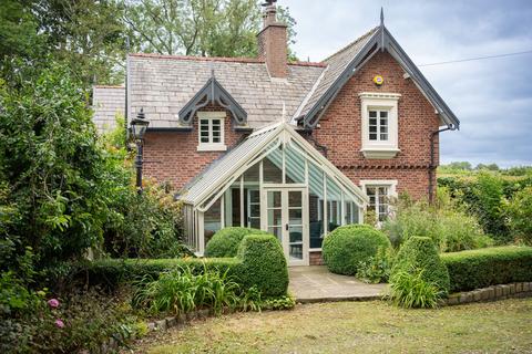 6 bed property, in The Lodge, £1,475,000