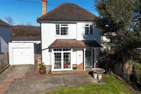 4 bed property, in Taunton Road, £495,000