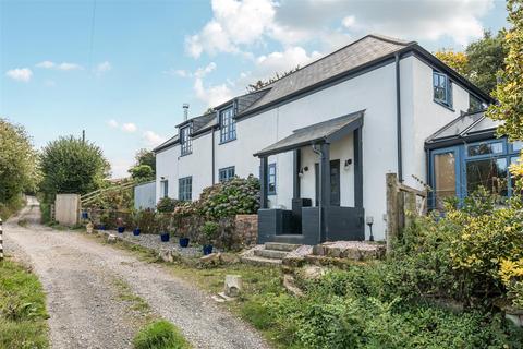 3 bed property, in Whitestone, £695,000