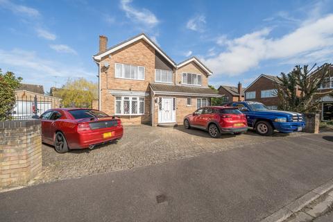 4 bed property, in Fox Dells, £650,000