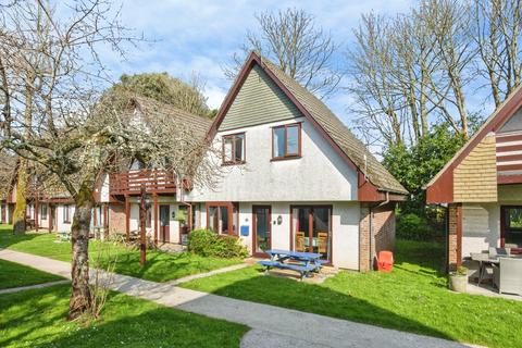 3 bed property, in Tolroy Road, £125,000
