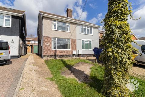 2 bed property, in Russell Gardens, £260,000