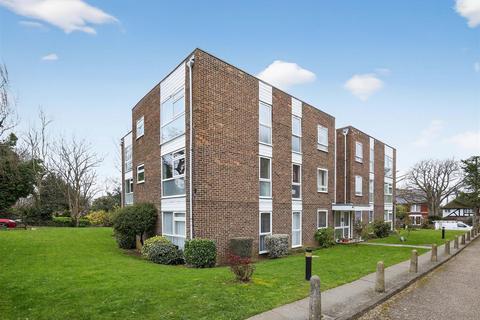 2 bed property, in Mulgrave Road, £275,000