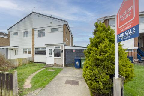 3 bed property, in 9. Grindleford Court, £60,000
