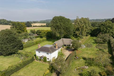 4 bed property, in Longparish, £995,000