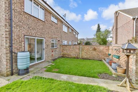 1 bed property, in Laxton Way, £165,000
