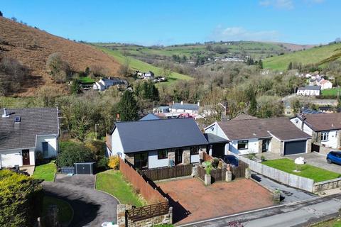 4 bed property, in Blackmill, £495,000