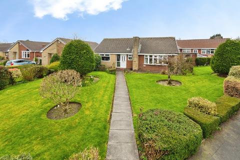 2 bed property, in Beaumont Drive, £330,000