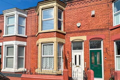 3 bed property, in Deepfield Road, £220,000