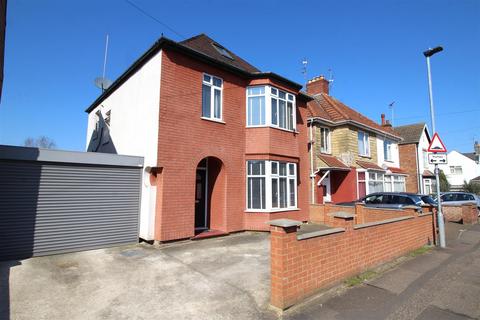 4 bed property, in Oxford Road, £420,000