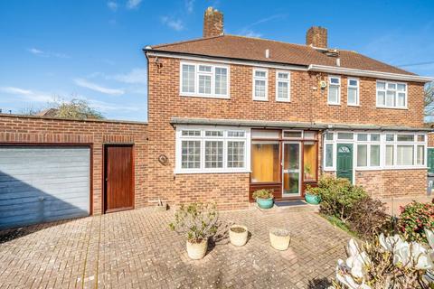3 bed property, in Arnold Crescent, £599,950