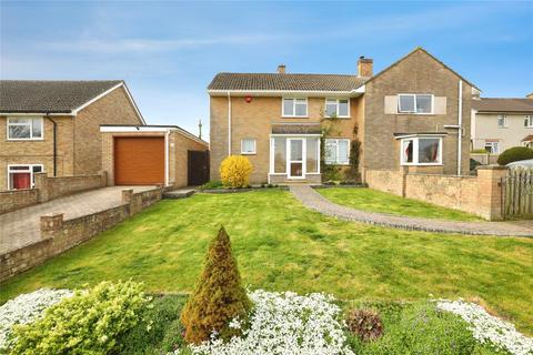 3 bed property, in Highfield Crescent, £325,000