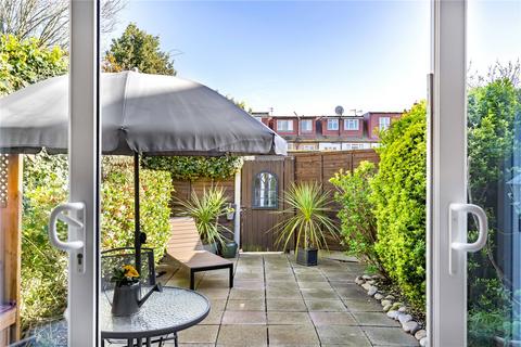 2 bed property, in Carlyle Road, £700,000