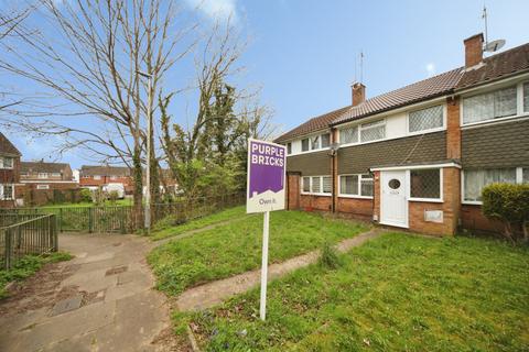 3 bed property, in Boxted Close, £300,000