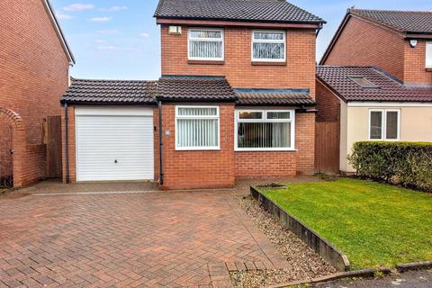 3 bed property, in Barford Close, £235,000