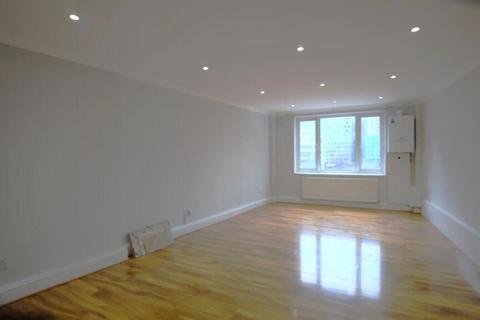 2 bed property, in Edgware Road, £360,000