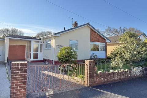 3 bed property, in Broadway Avenue, £375,000