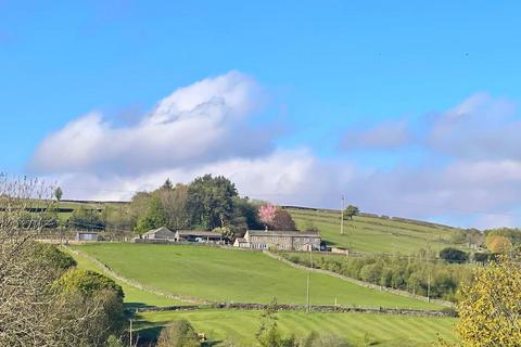 5 bed property, in Crimes House Farm, £1,800,000