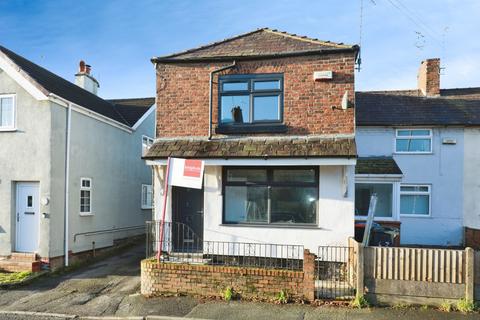 2 bed property, in Runcorn Road, £150,000