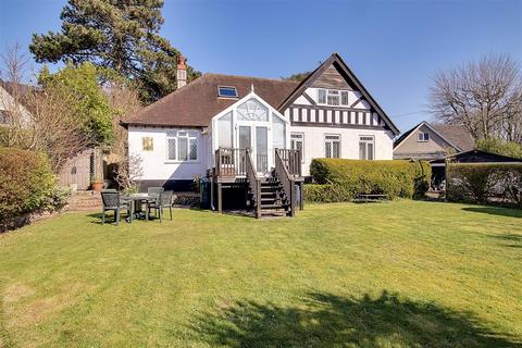 4 bed property, in Heather Lane, £925,000