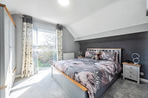 3 bed property, in Victoria Road, £650,000