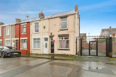 2 bed property, in Harcourt Street, £65,000