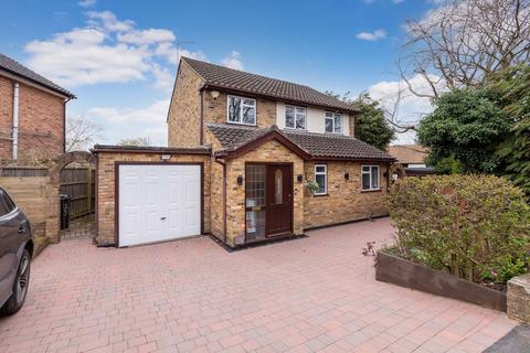 3 bed property, in Elderfield Road, £765,000