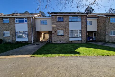 4 bed property, in Hangar Ruding, £675,000