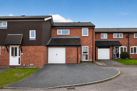 3 bed property, in Wokingham RG41, £465,000