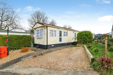 2 bed property, in Hillside Park, £135,000