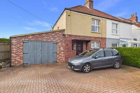 2 bed property, in The Butts, £325,000