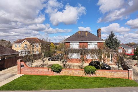 4 bed property, in Wyberton West Road, £495,000