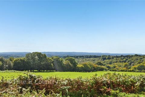 4 bed property, in New Road, £700,000