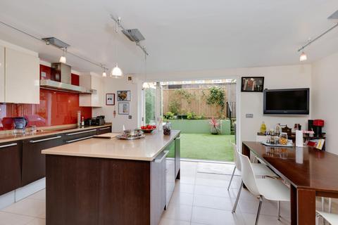 5 bed property, in Marlborough Hill, £2,900,000
