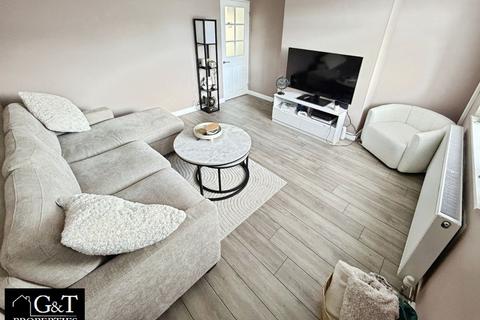 2 bed property, in St. Peters Road, £220,000