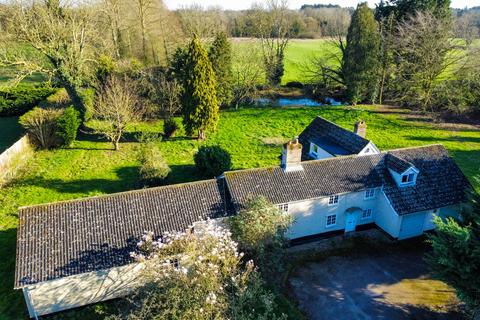 4 bed property, in Lower Stow Bedon, £375,000