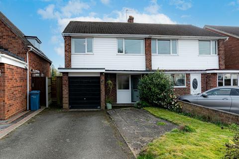 3 bed property, in Reindeer Road, £290,000
