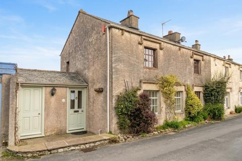 2 bed property, in Dykes Lane, £285,000