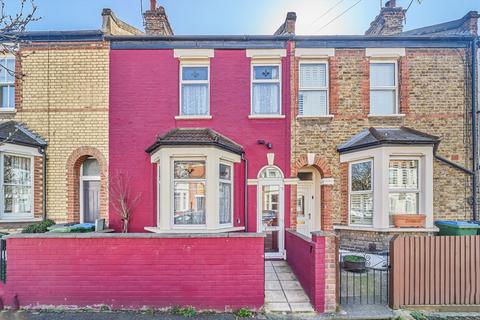 2 bed property, in Eastcombe Avenue, £475,000