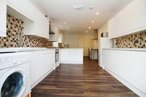 4 bed property, in Coleraine Road, £900,000
