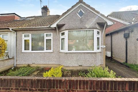2 bed property, in South Darenth DA4, £365,000