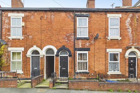 3 bed property, in Holland Road, £180,000