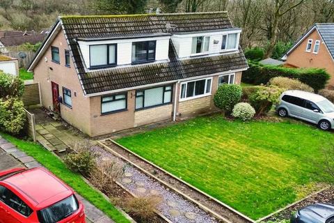 2 bed property, in Bank Top Grove, £216,000