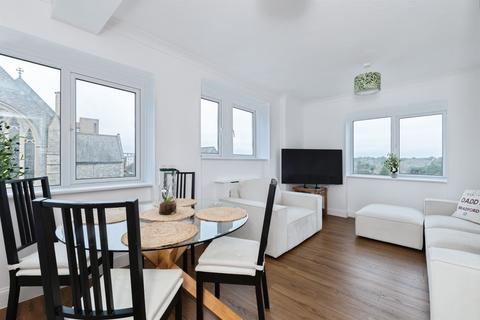 2 bed property, in Upper Norwich Road, £145,000